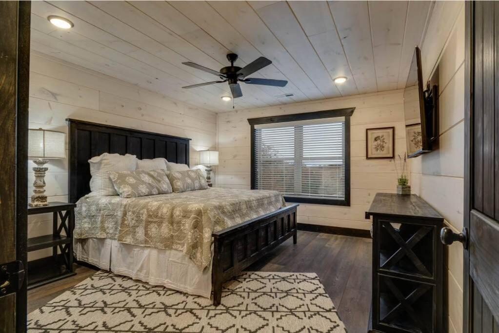 Blue Moon Ridge: Brand New Cabin! 5 Bedrooms, Pool/Hot Tub, Theatre Pigeon Forge Bagian luar foto