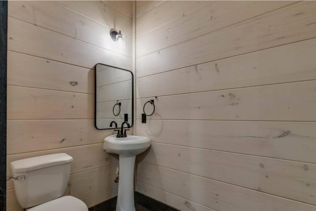 Blue Moon Ridge: Brand New Cabin! 5 Bedrooms, Pool/Hot Tub, Theatre Pigeon Forge Bagian luar foto