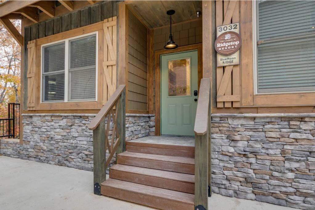 Blue Moon Ridge: Brand New Cabin! 5 Bedrooms, Pool/Hot Tub, Theatre Pigeon Forge Bagian luar foto