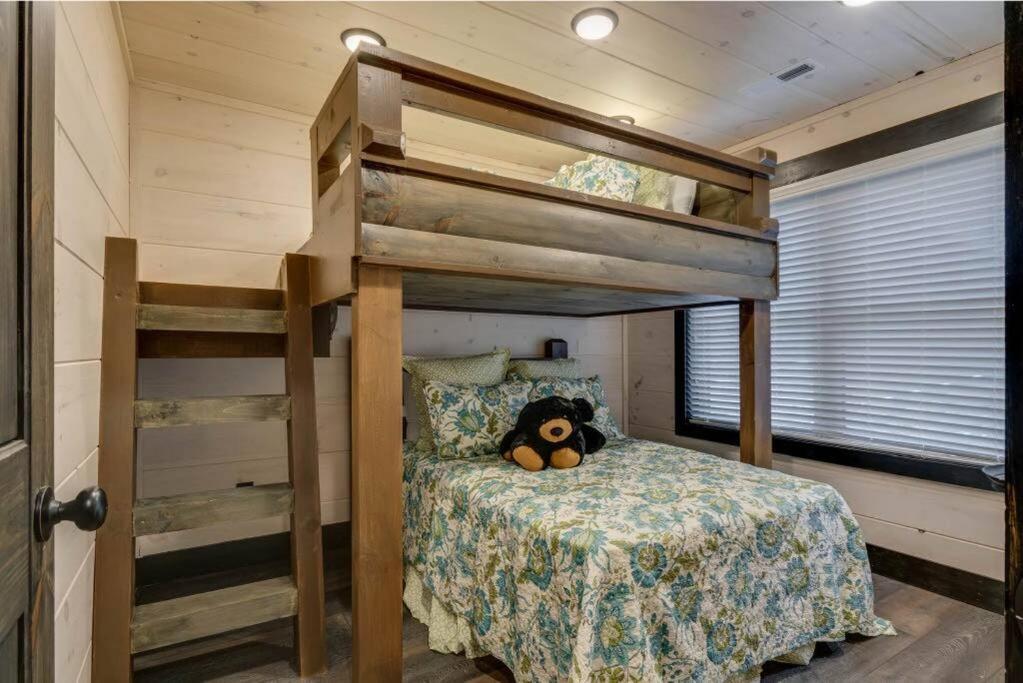 Blue Moon Ridge: Brand New Cabin! 5 Bedrooms, Pool/Hot Tub, Theatre Pigeon Forge Bagian luar foto