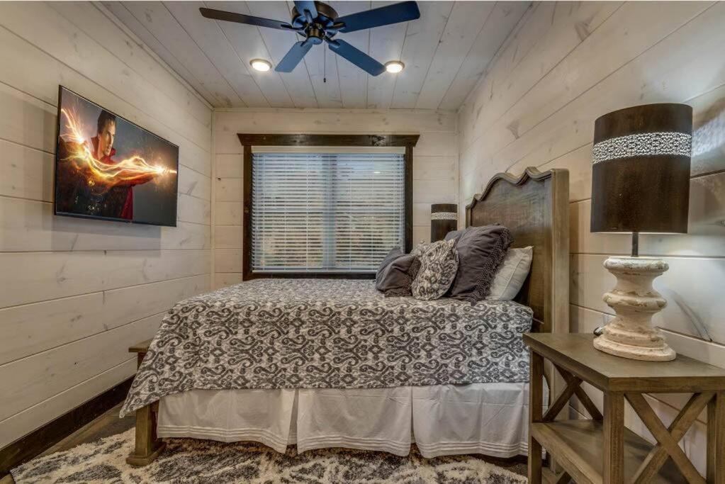 Blue Moon Ridge: Brand New Cabin! 5 Bedrooms, Pool/Hot Tub, Theatre Pigeon Forge Bagian luar foto