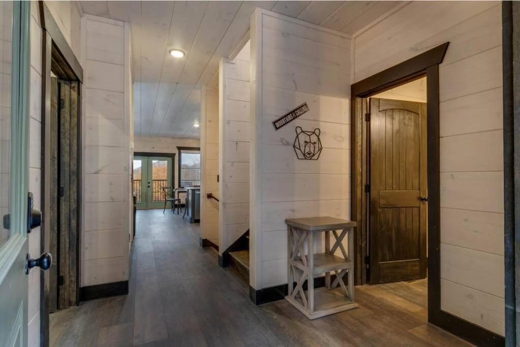 Blue Moon Ridge: Brand New Cabin! 5 Bedrooms, Pool/Hot Tub, Theatre Pigeon Forge Bagian luar foto